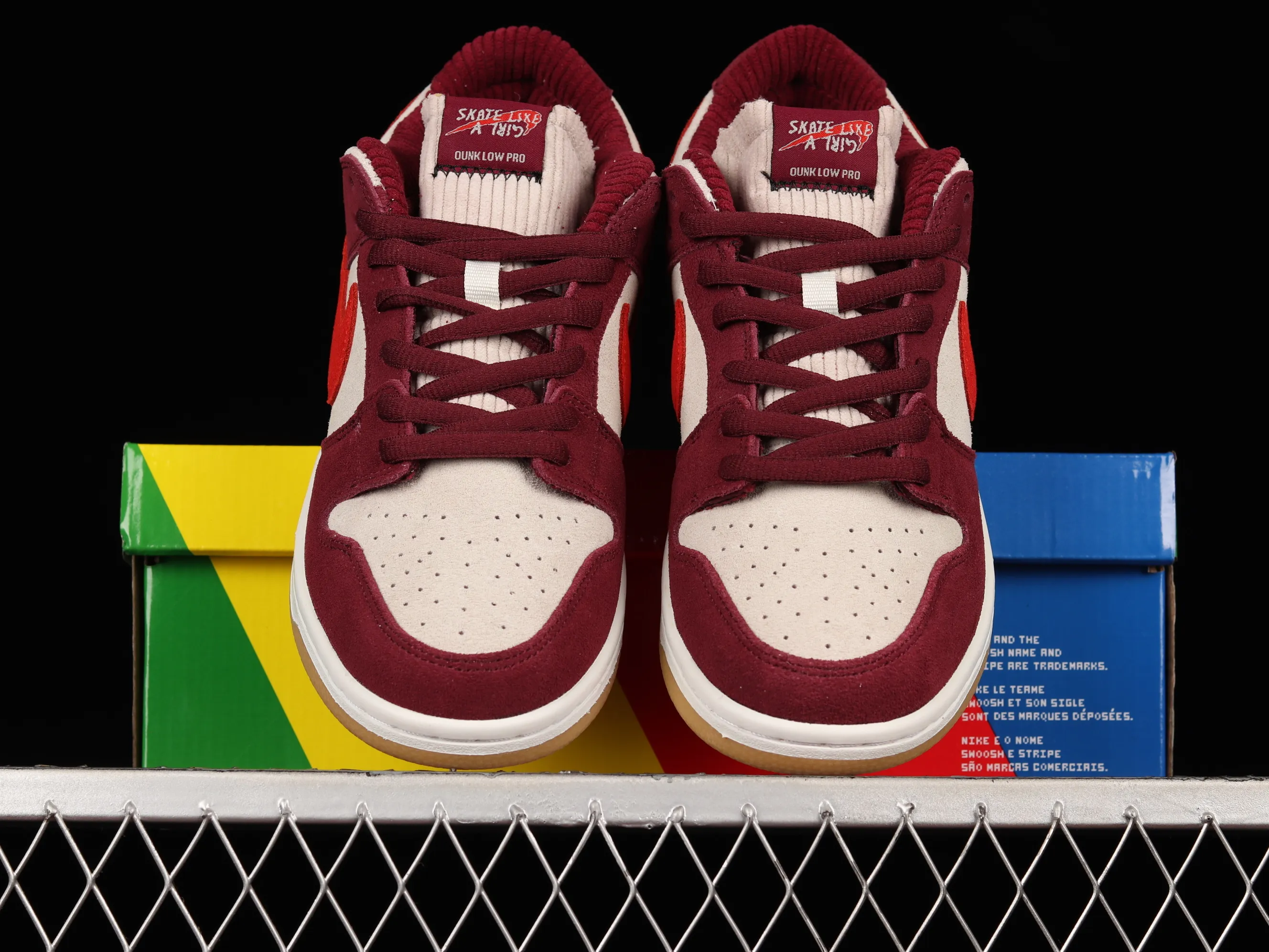 All categories Nk SB Dunk Series Nk SB Dunk Low low-top sneakers Skate Like a Girl x Nk SB Dunk Low joint model SB smashed backboard fashion casual sneakers DX4589-600